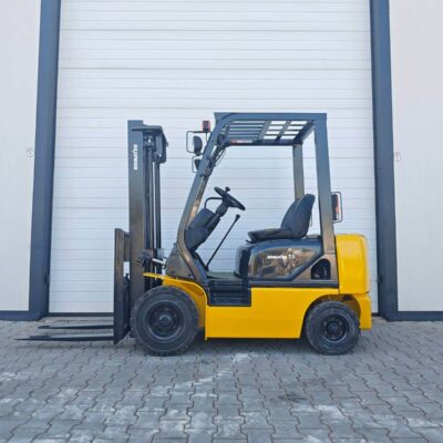 Мотокар Komatsu FG15C – страничен изглед, 1500 кг, 3 м