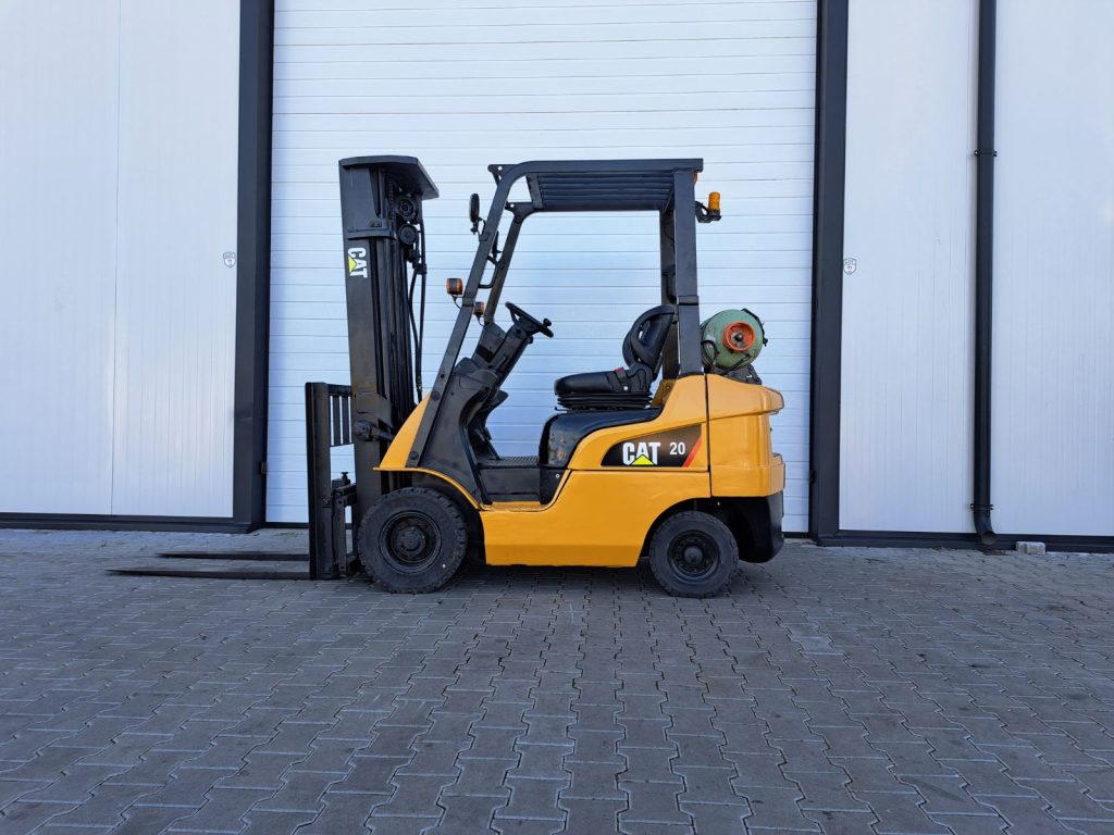 Газокар CAT GP20NT – 2000 кг, 4.7 м