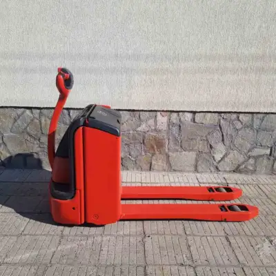LINDE T20 – изглед отпред в работна среда Електрическа палетна количка Linde T20 – снимка 2, 2000 кг, 200 мм