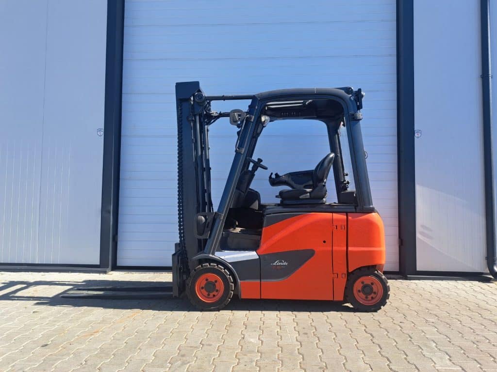 Електрокар Linde E16PH-01 – страничен изглед, 1600 кг, 3.35 м