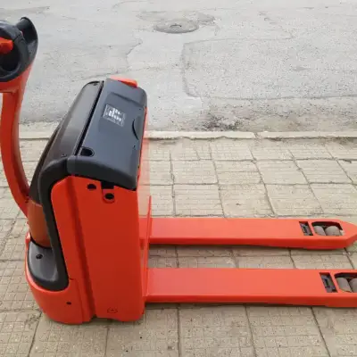LINDE T16 – компактна и ефективна палетна количка Електрическа палетна количка Linde T16 – снимка 2, 1600 кг, 200 мм