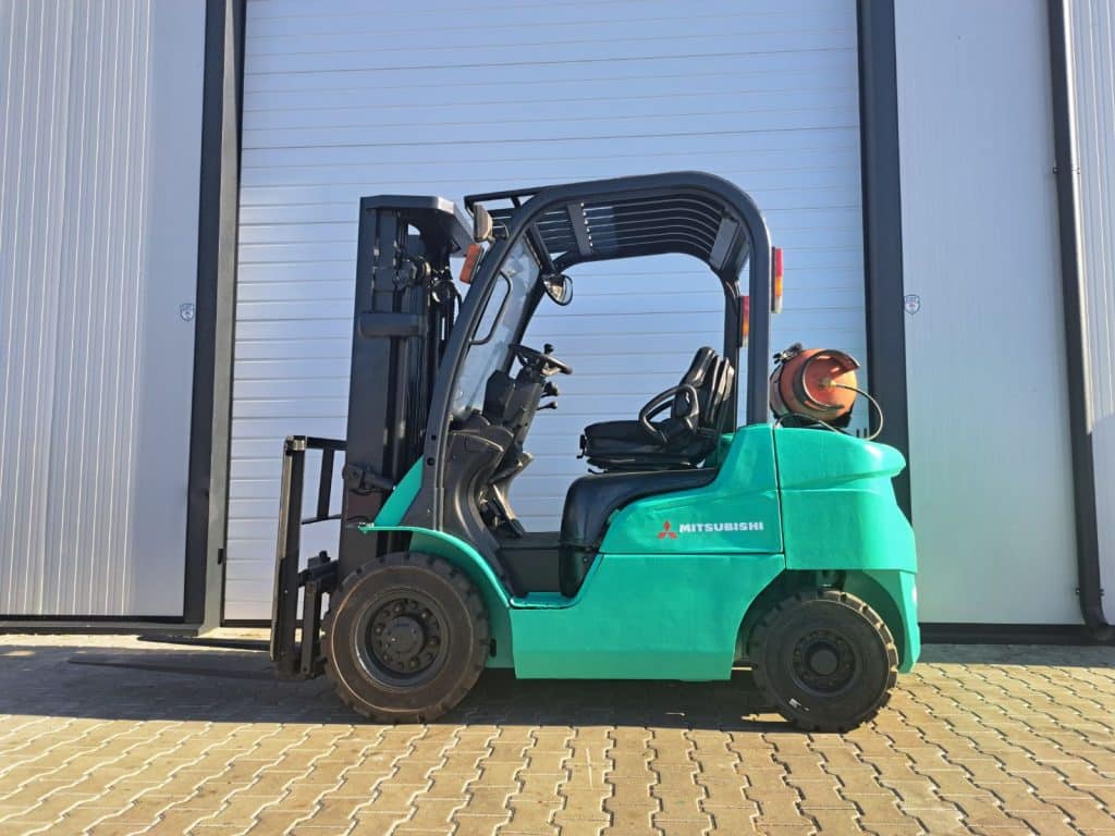 Газокар Mitsubishi FG25N – 2500 кг, 4.7 м