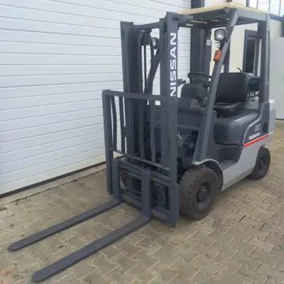 Газокар NISSAN модел P1F1A20D в отлично състояние Газокар Nissan P1F1A20D – 2000 кг, 3 м
