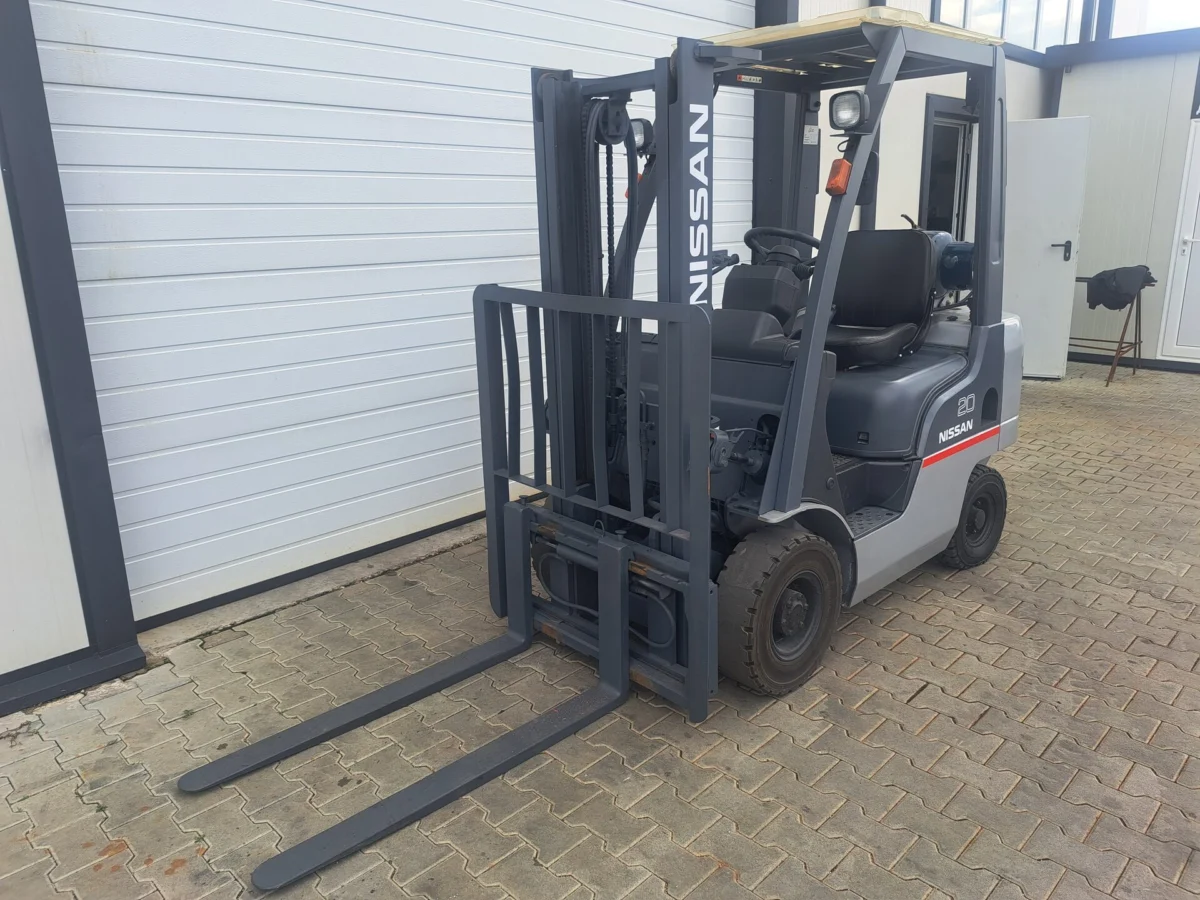Газокар Nissan P1F1A20D – 2000 кг, 3 м