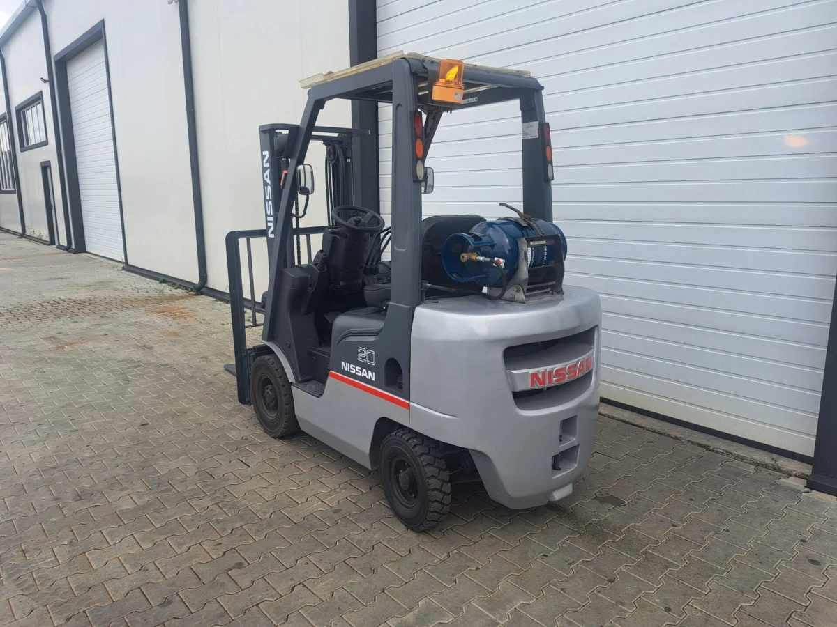 Газокар Nissan P1F1A20D – снимка 3, 2000 кг, 3 м