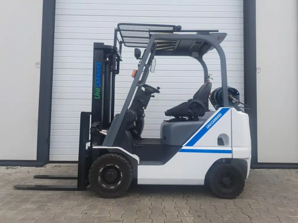 Газокар UniCarriers FGE15T5 – страничен изглед, 1500 кг, 3 м, 2018 г.