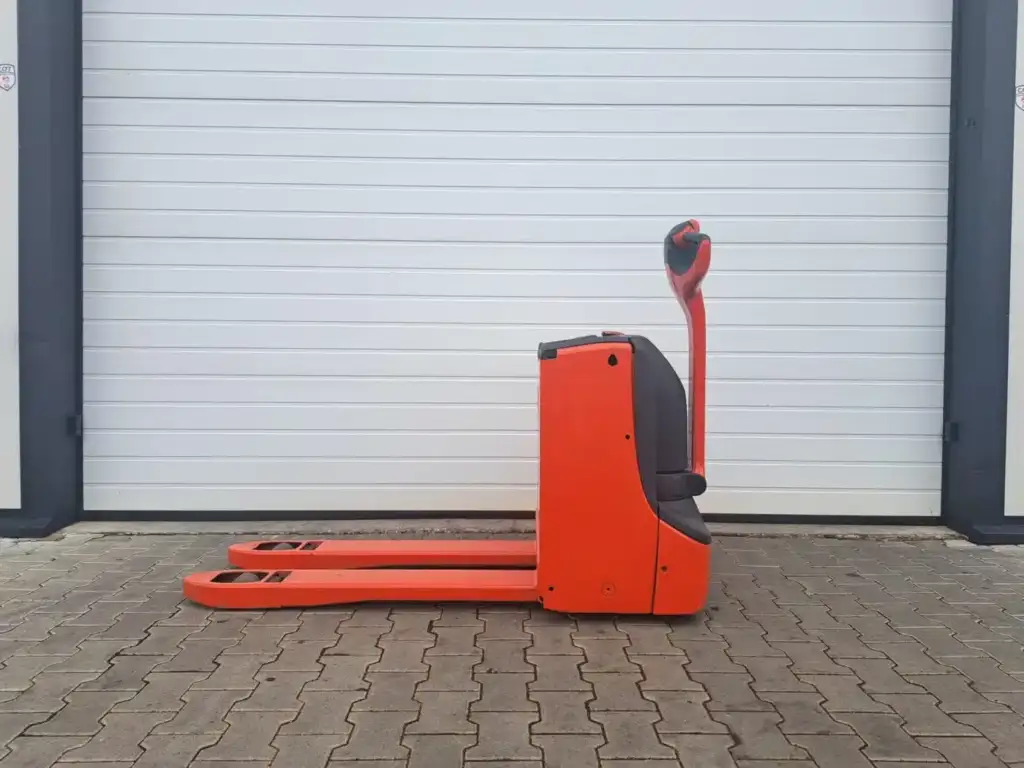 Електрическа палетна количка Linde T18 – страничен изглед, 1800 кг, 200 мм, 2011 г.