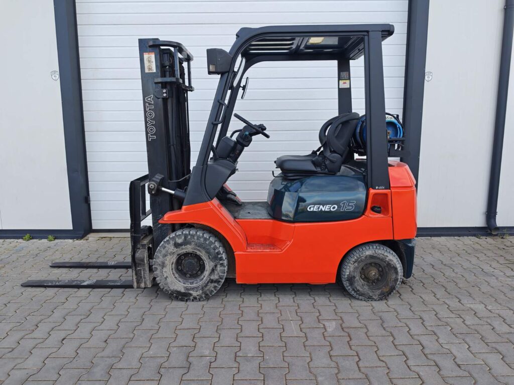 Газокар Toyota 02-7FG15 – страничен изглед, 1500 кг, 3 м